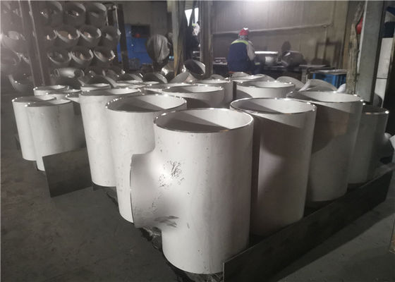 Dikişsiz TP304 Alın Kaynaklı 110mm Eşit Tee Boru Bağlantısı Vernikli