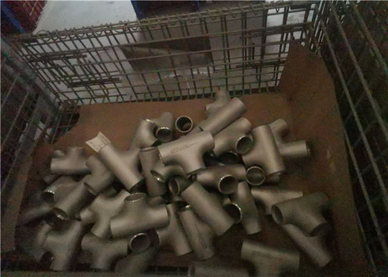 Dikişsiz TP304 Alın Kaynaklı 110mm Eşit Tee Boru Bağlantısı Vernikli